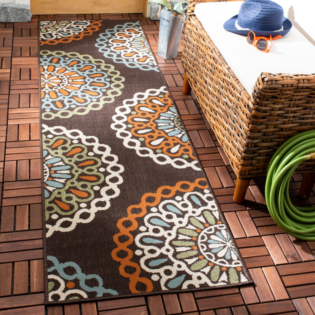 Stylish and Comfortable Power - Loomed Veranda Outdoor Rug Made of Durable Polypropylene