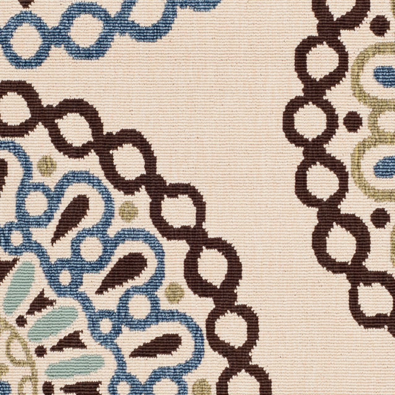 Stylish and Comfortable Power - Loomed Veranda Outdoor Rug Made of Durable Polypropylene
