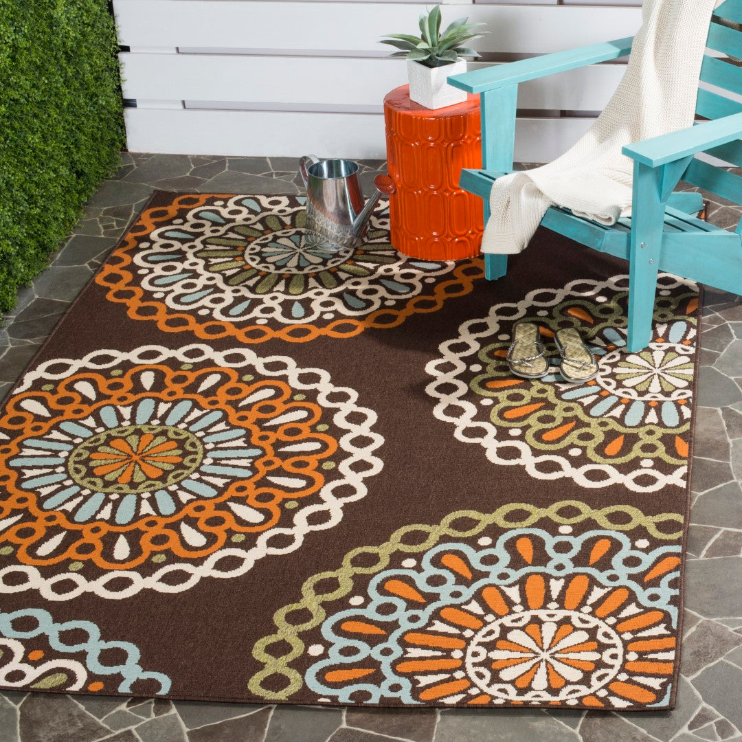 Stylish and Comfortable Power - Loomed Veranda Outdoor Rug Made of Durable Polypropylene