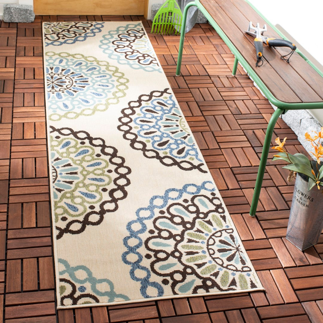 Stylish and Comfortable Power - Loomed Veranda Outdoor Rug Made of Durable Polypropylene