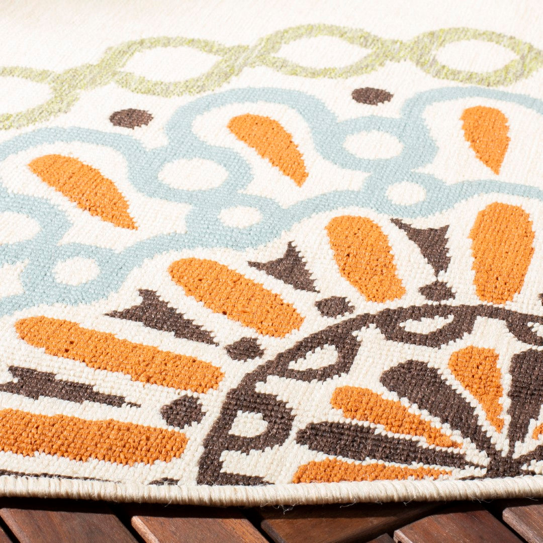 Stylish and Comfortable Power - Loomed Veranda Outdoor Rug Made of Durable Polypropylene