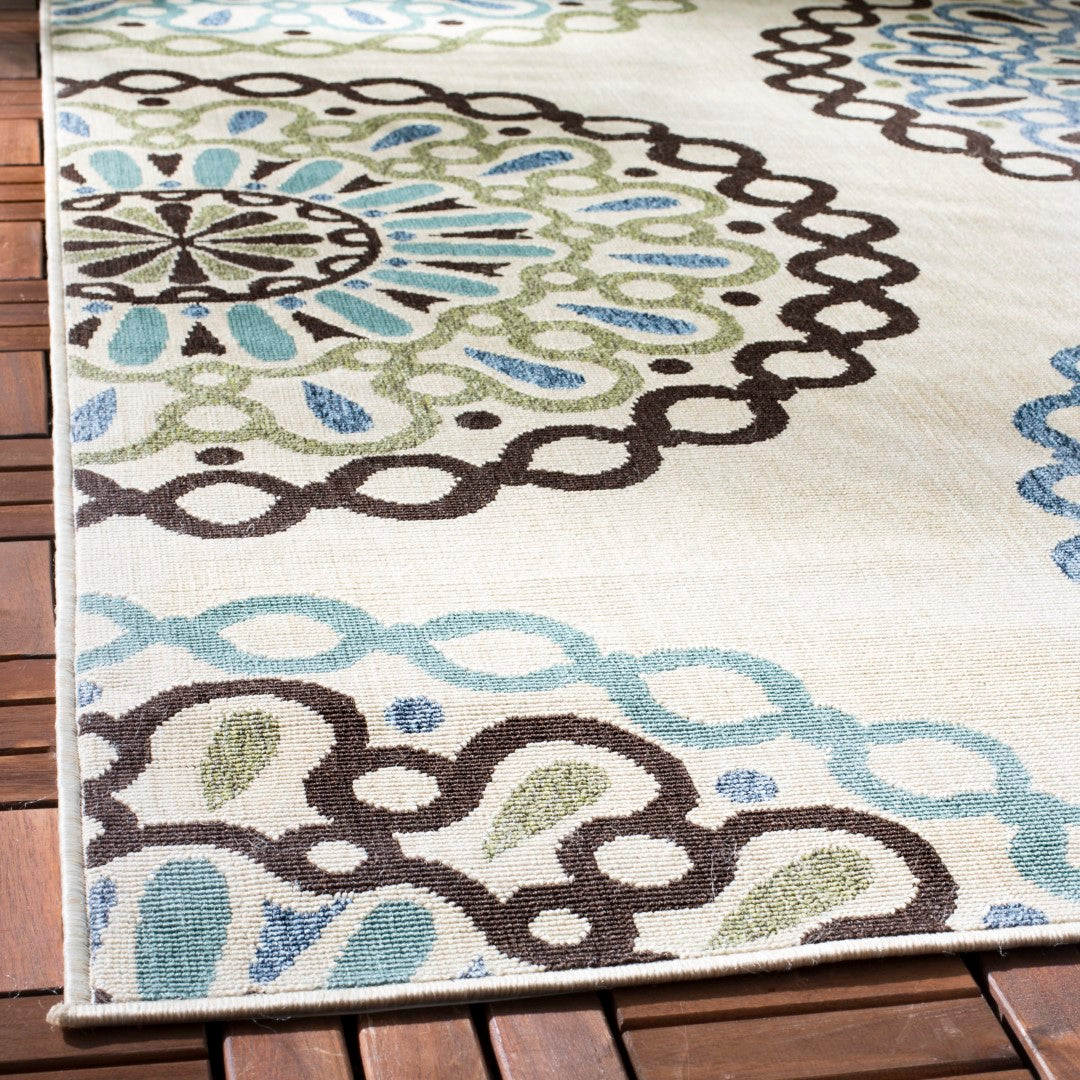 Stylish and Comfortable Power - Loomed Veranda Outdoor Rug Made of Durable Polypropylene