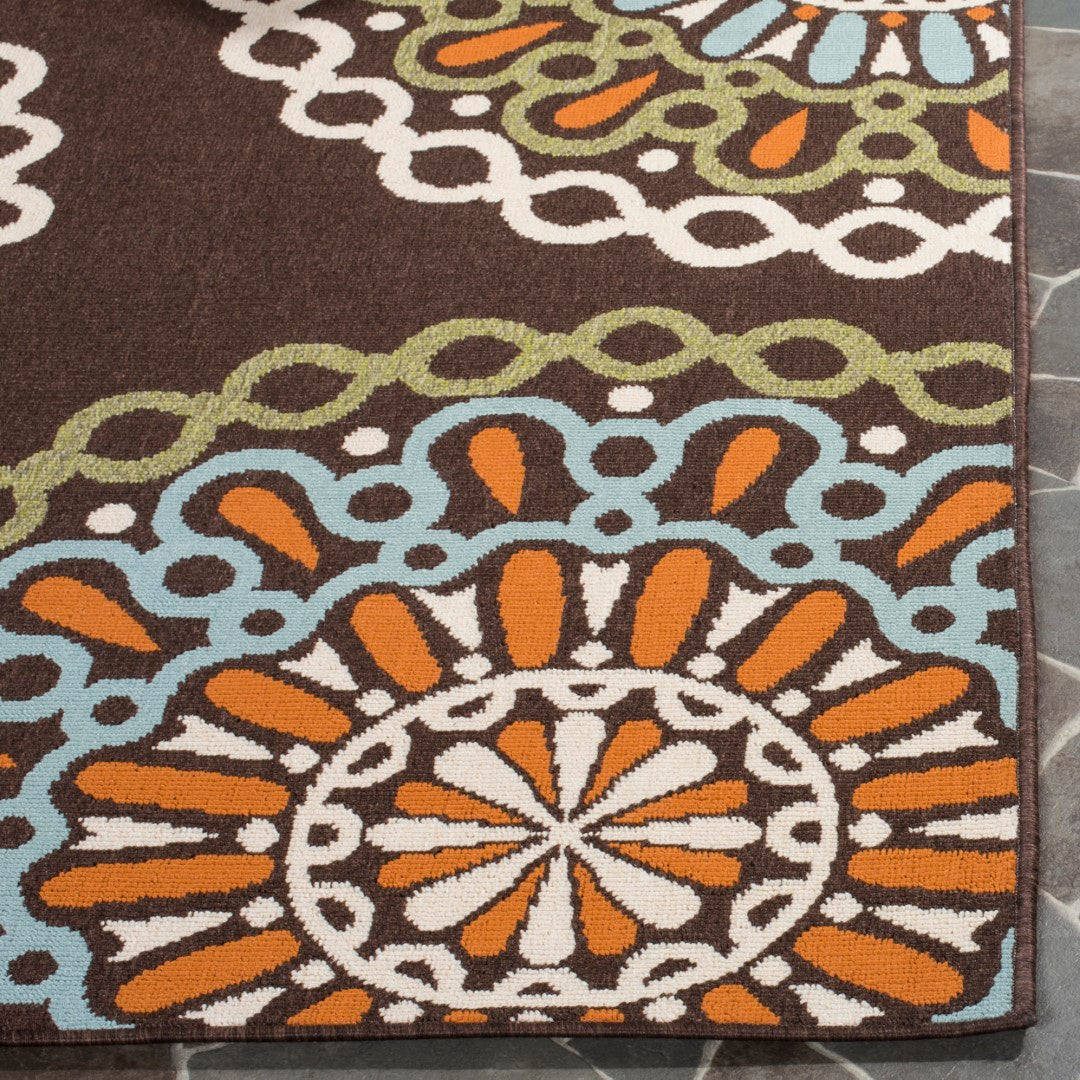 Stylish and Comfortable Power - Loomed Veranda Outdoor Rug Made of Durable Polypropylene