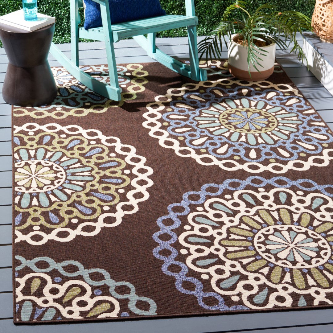 Stylish and Comfortable Power - Loomed Veranda Outdoor Rug Made of Durable Polypropylene