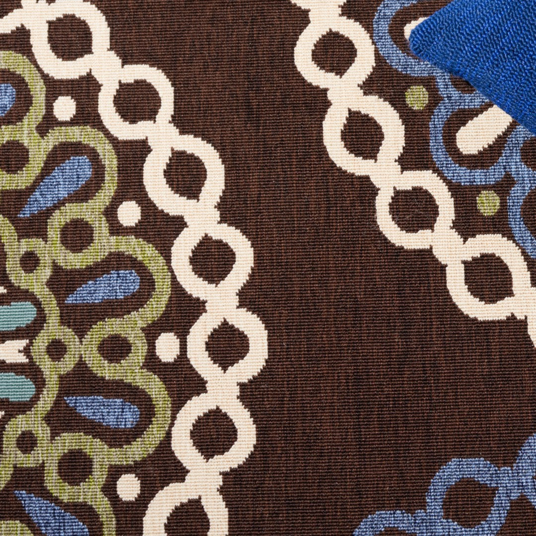 Stylish and Comfortable Power - Loomed Veranda Outdoor Rug Made of Durable Polypropylene