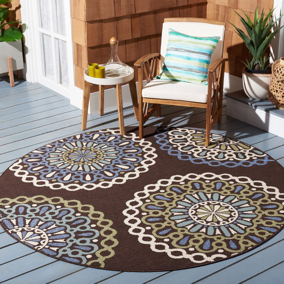 Stylish and Comfortable Power - Loomed Veranda Outdoor Rug Made of Durable Polypropylene