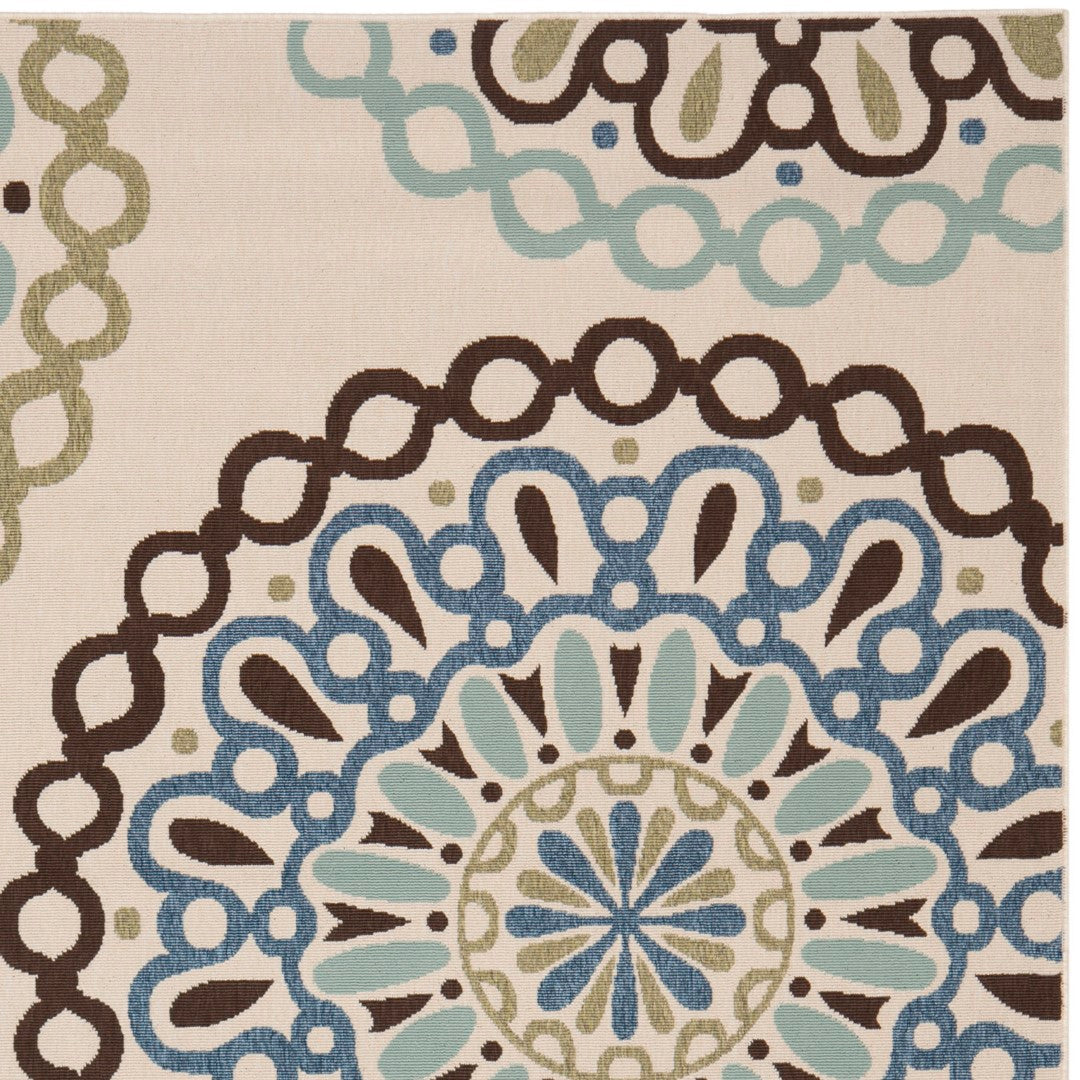 Stylish and Comfortable Power - Loomed Veranda Outdoor Rug Made of Durable Polypropylene