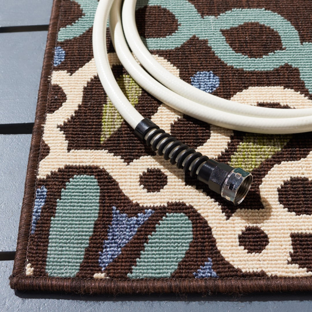 Stylish and Comfortable Power - Loomed Veranda Outdoor Rug Made of Durable Polypropylene