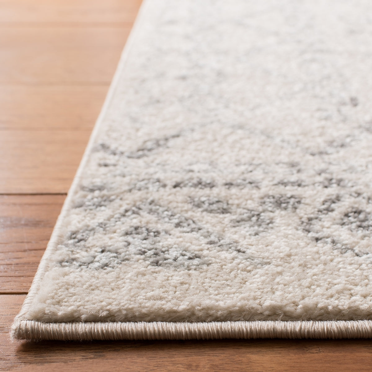 Stylish Tulum Bohemian Power Loomed Rug - 60% Polypropylene & 40% Jute for Any Space