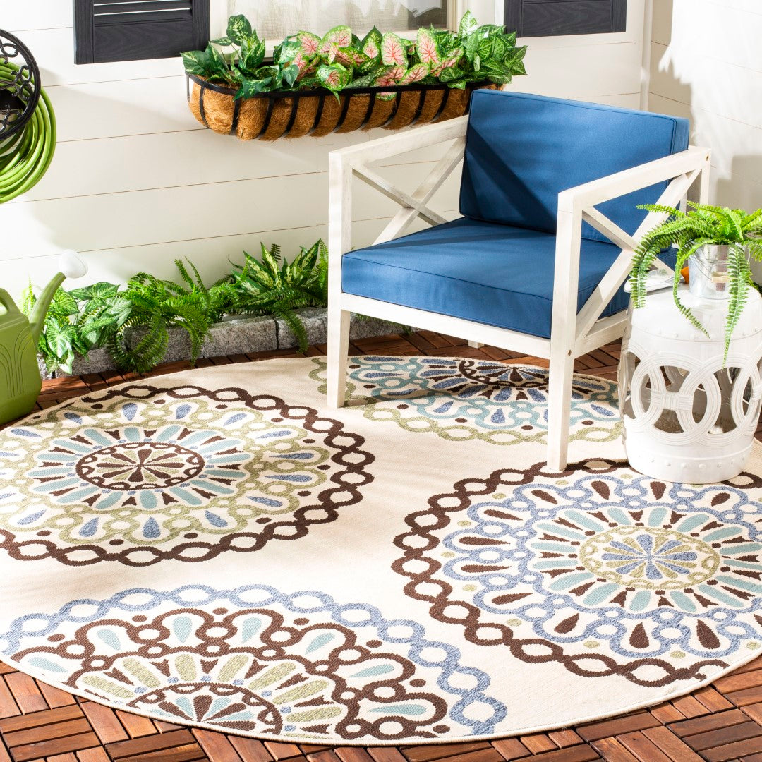 Stylish and Comfortable Power - Loomed Veranda Outdoor Rug Made of Durable Polypropylene