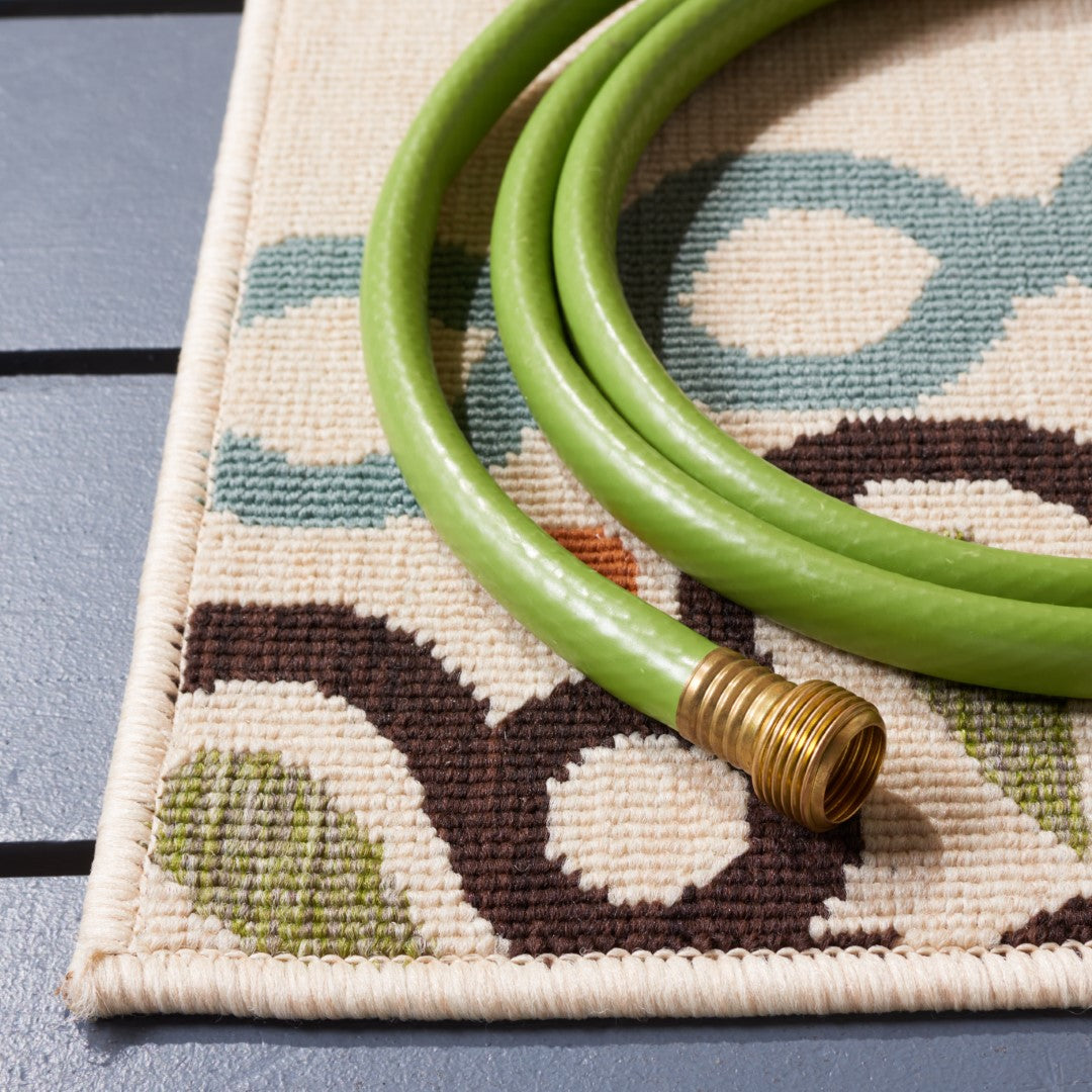 Stylish and Comfortable Power - Loomed Veranda Outdoor Rug Made of Durable Polypropylene