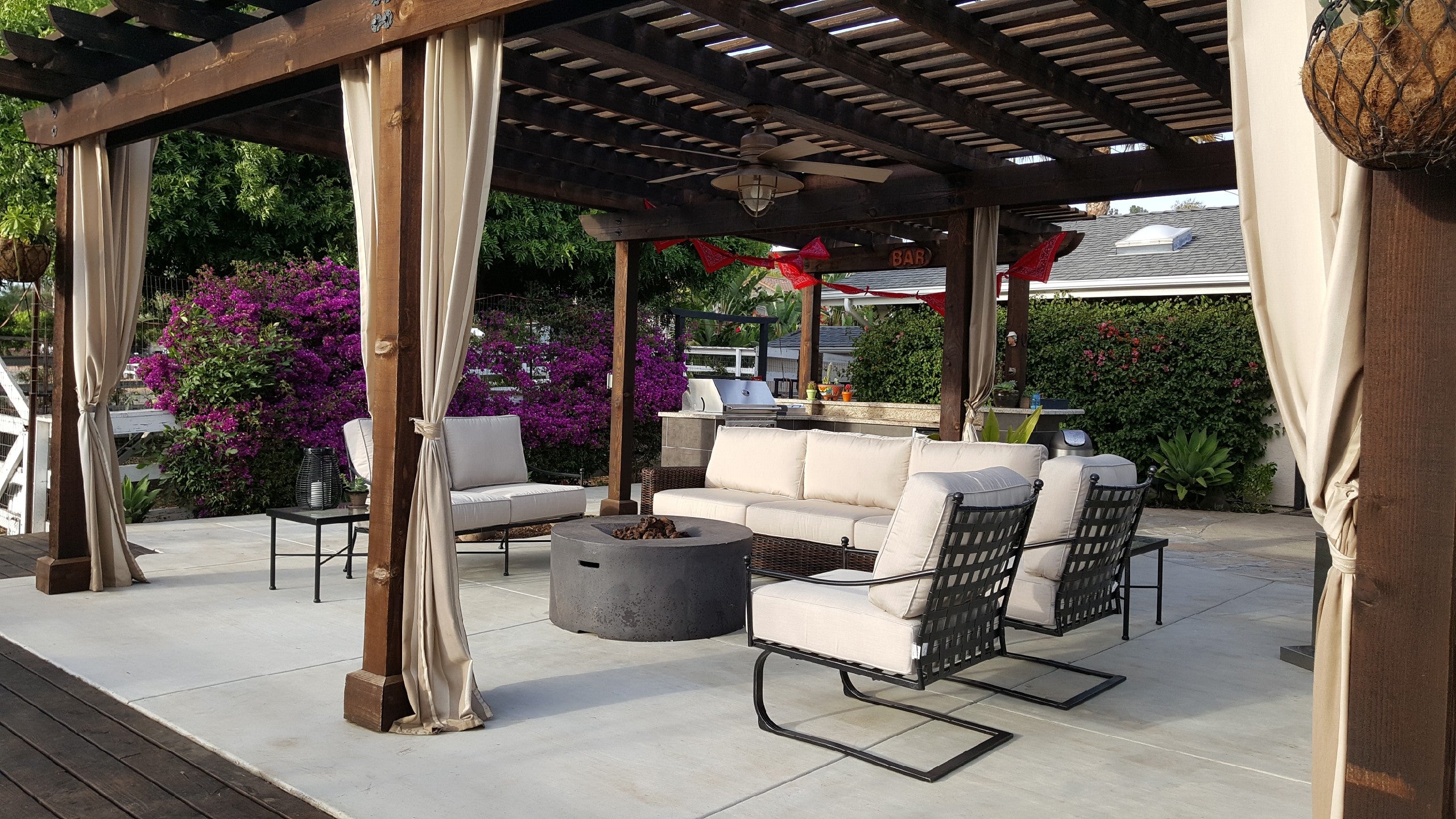 Provence Outdoor Sofa: Weather-Resistant Wrought Iron with Timeless Elegance